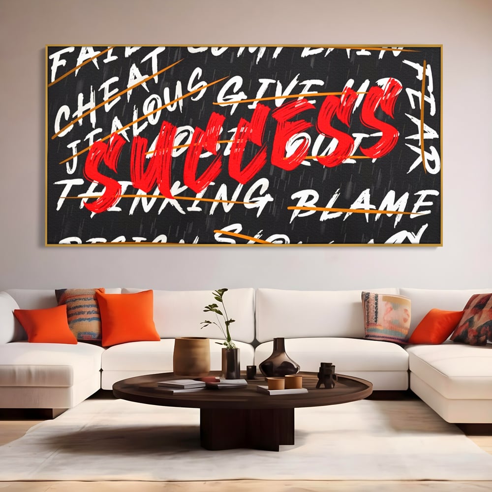Tablou canvas cu tablou motivational negru cu text rosu, in rama de aluminiu auriu, pe perete intr-un living